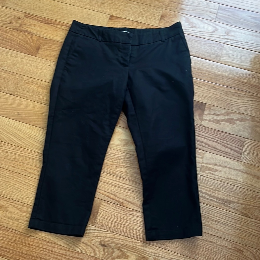 Women’s Black Capris.  Size 8 Excellent condition